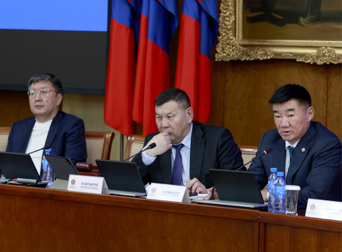  ГАЗРЫН ТОСНЫ ҮНЭ 109 АМ.ДОЛЛАР ХҮРЧ, МАНАЙ УЛСЫН АИ-92 ШАТАХУУН 42 ХОНОГИЙН НӨӨЦТЭЙ БАЙНА